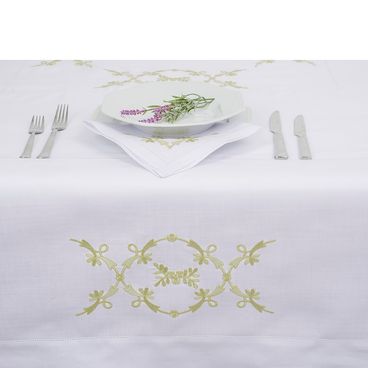 Toalha de Mesa Firenze Bordada Com Ponto Ajour - Branco / Dourado