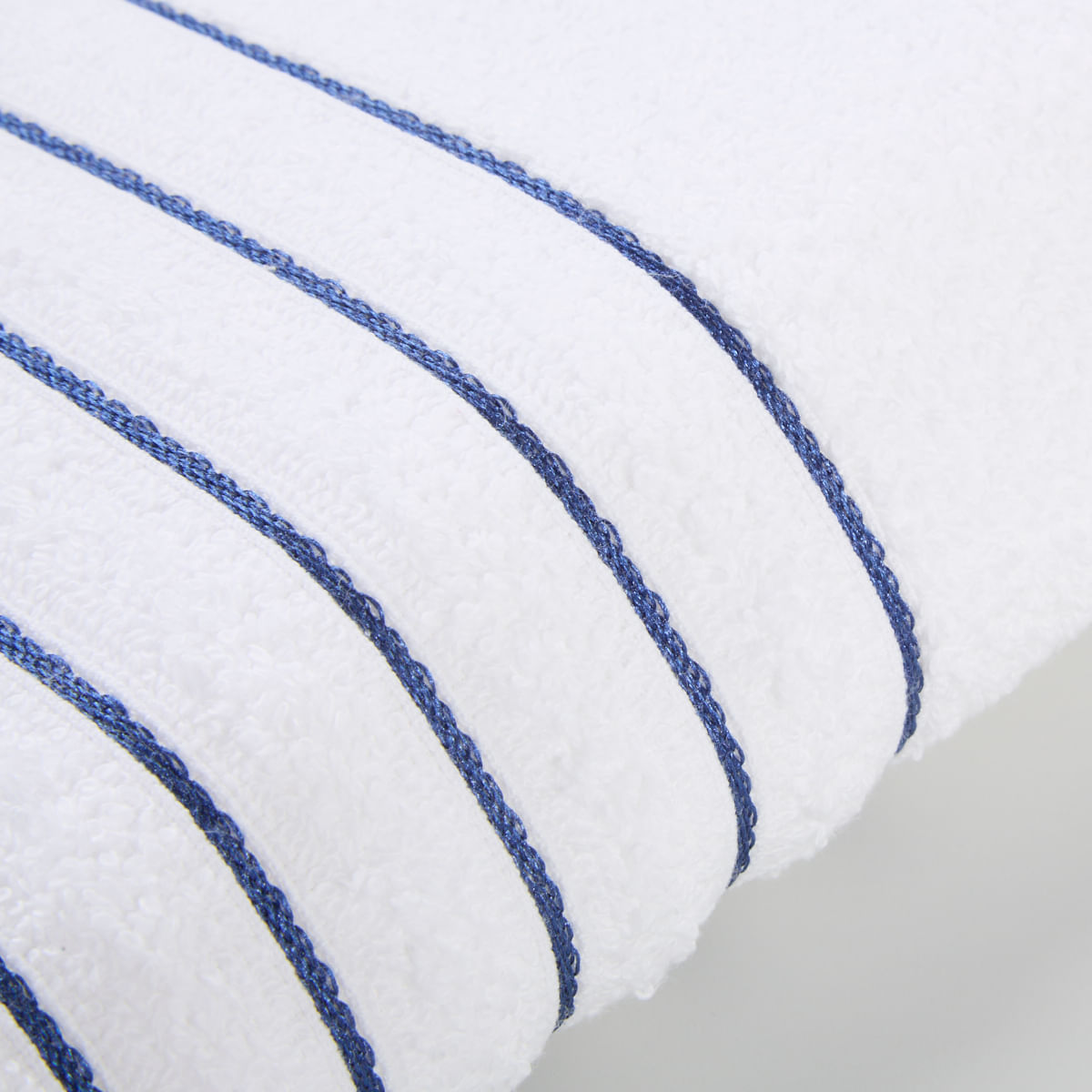 03-15-0006-Toalha-de-Banho-New-Stripes-Branco-Azul-Marinho-