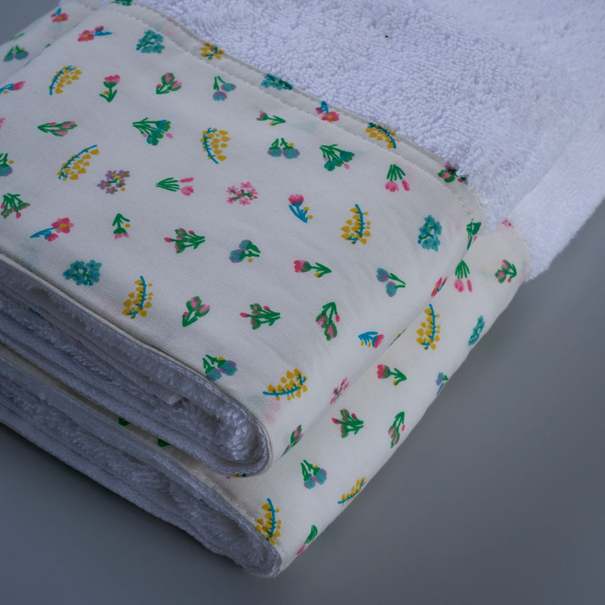 01-05-0776-Kit-Banho-e-Rosto-Mini-Flor-Branco-Verde