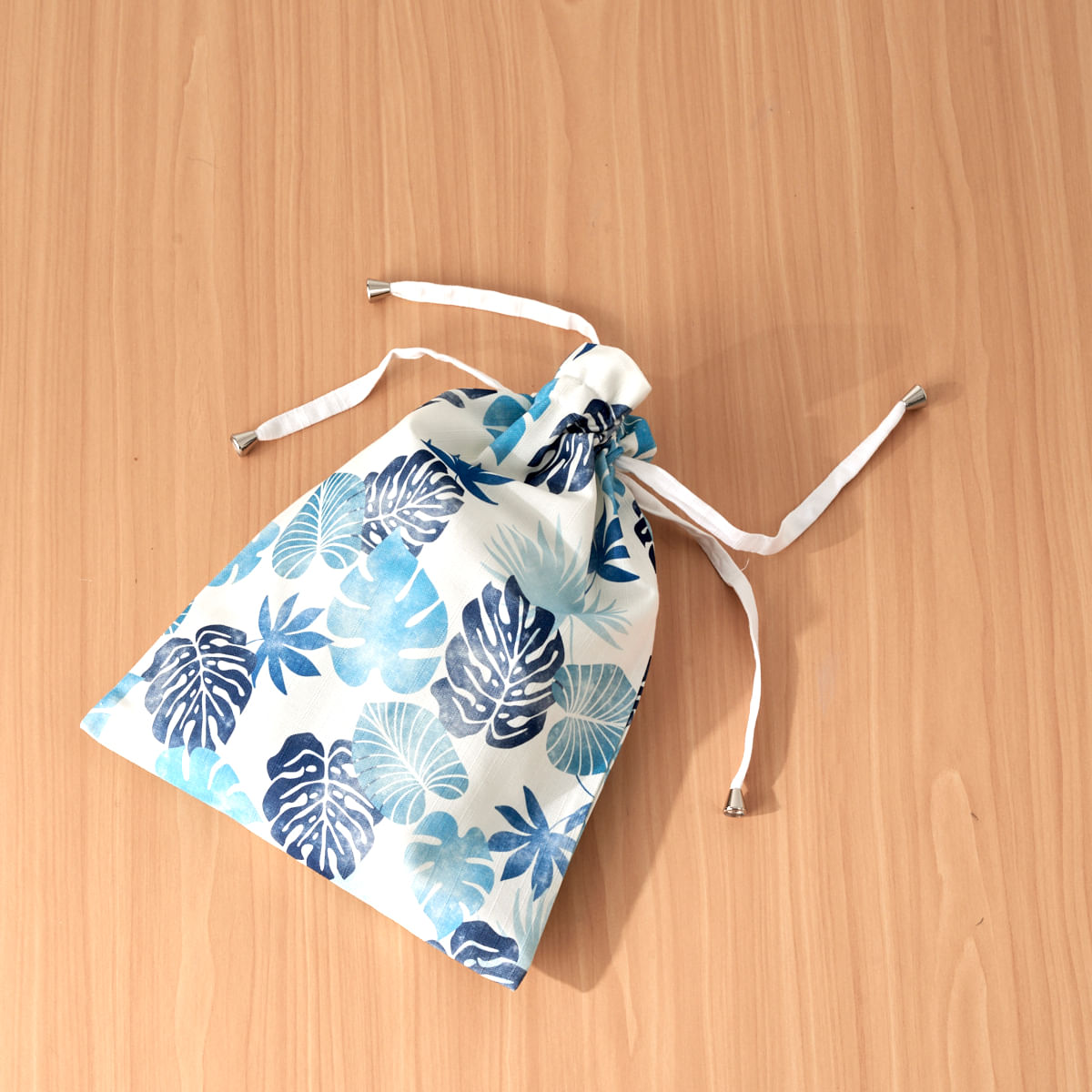 02-13-0020-Saco-de-Utensilios-Foliage-Branco-Azul-002.jpg