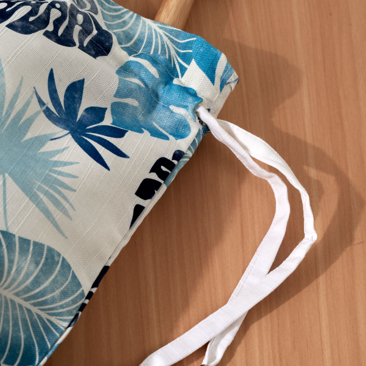 02-13-0020-Saco-de-Utensilios-Foliage-Branco-Azul-003.jpg