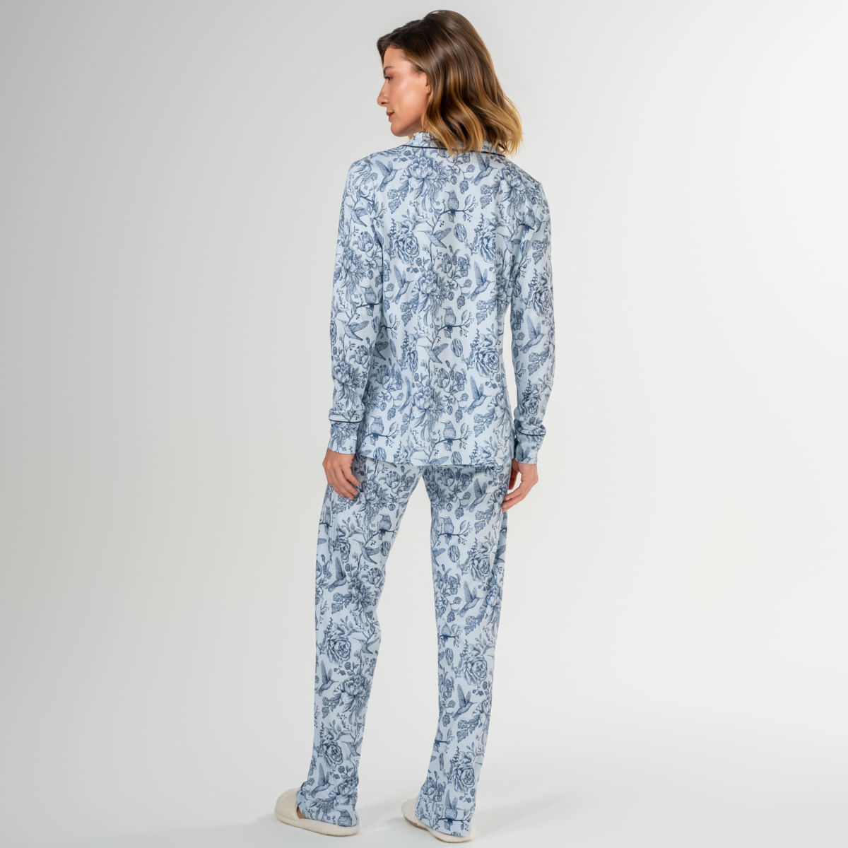 08-04-0007-Pijama-Lilibet-Longo-Azul---06-02-0000-Chinelo-Bruna-Creme-021.jpg