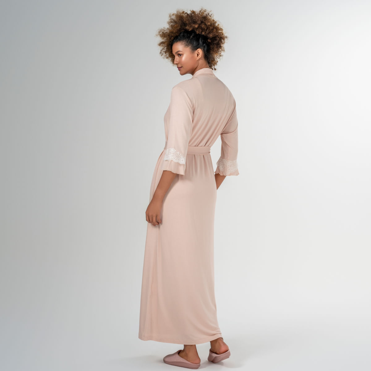 06-04-0016-Robe-Wendy-Long-Nude-OffWhite---06-02-0006-Chinelo-Bruna-Creme-018.jpg