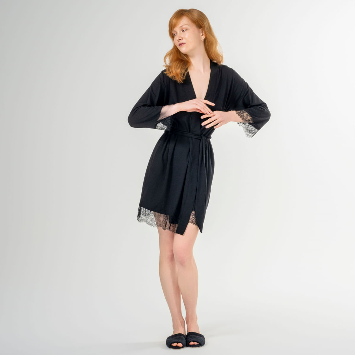 06-03-0033-Robe-Lindy-Preto---06-02-0017-Chinelo-Mari-Preto-010.jpg