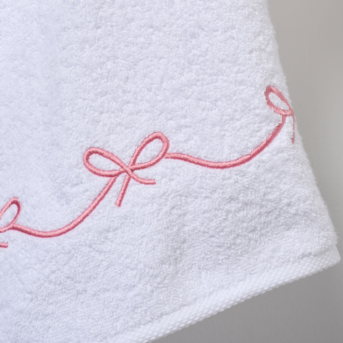 07-02-0195-Kit-Banho-e-Rosto-Poeme-Branco-Rosa-003